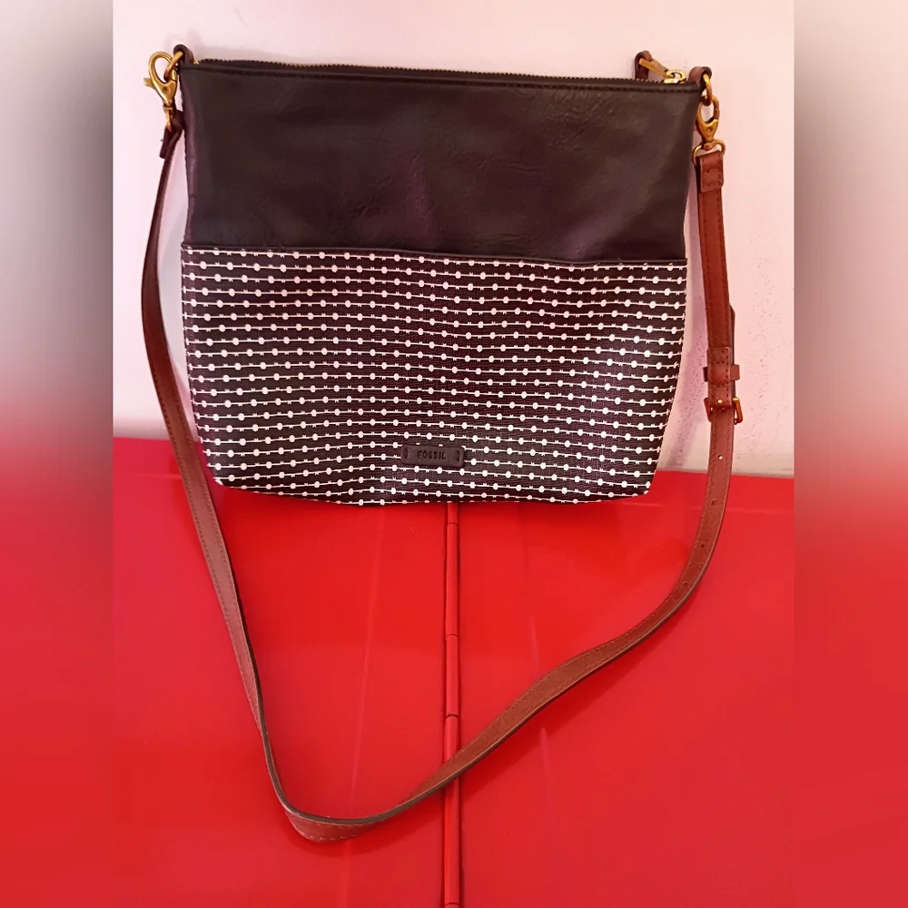 Fossil Black and White With Brown Adjustable Strap Women's Purse. - Picture 1 of 12